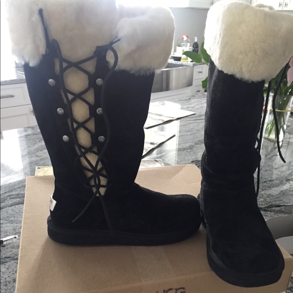 UGG Upside Boots like new! Sz 7 RARE